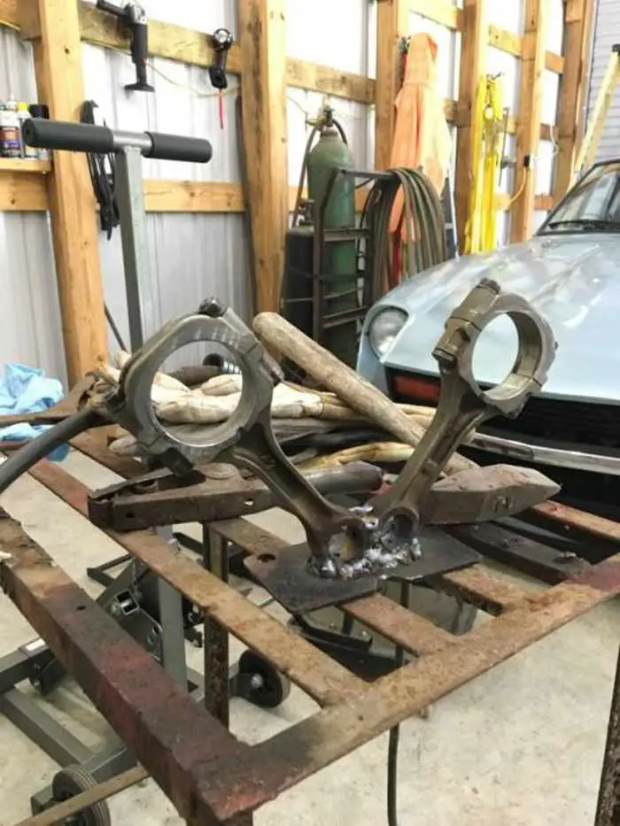 This Guy Turned His Smashed Car's Engine Into An Epic Coffee Table -07