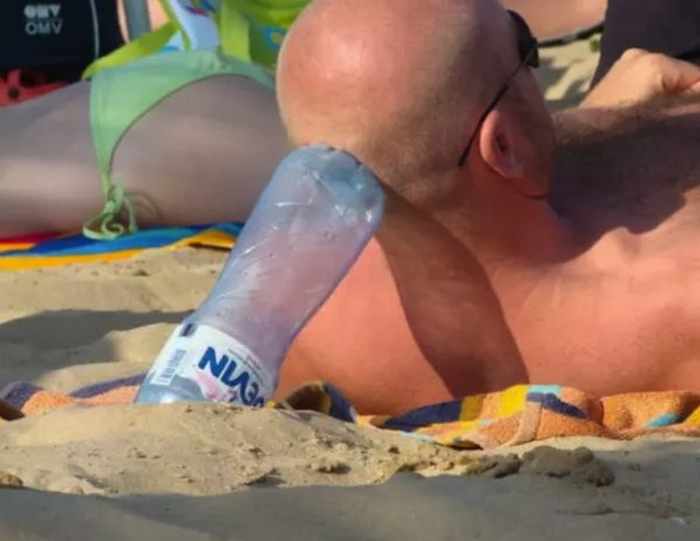 32 Funny People That Take Comfort to the Next Level -06