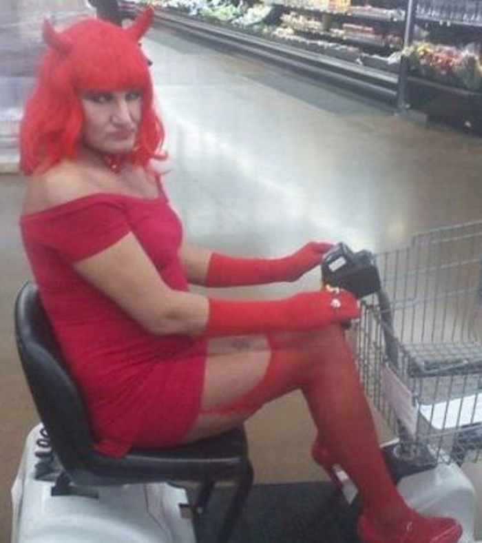 The 20 Most Ridiculous People of Walmart Photos -02