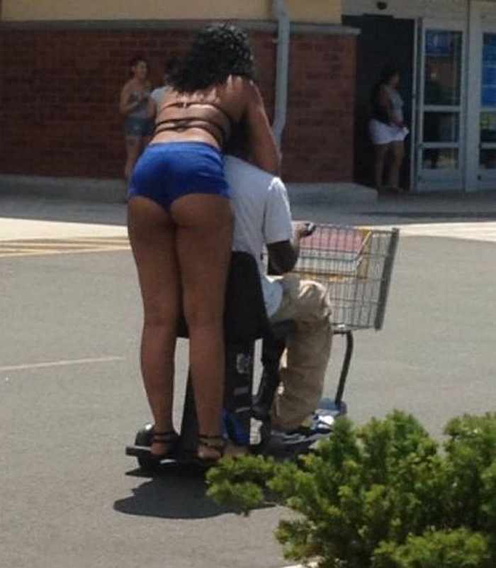 The 20 Most Ridiculous People of Walmart Photos -08