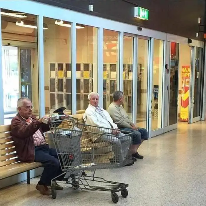 35 Funny Husbands Shopping With Their Wives Will Make You LOL -27