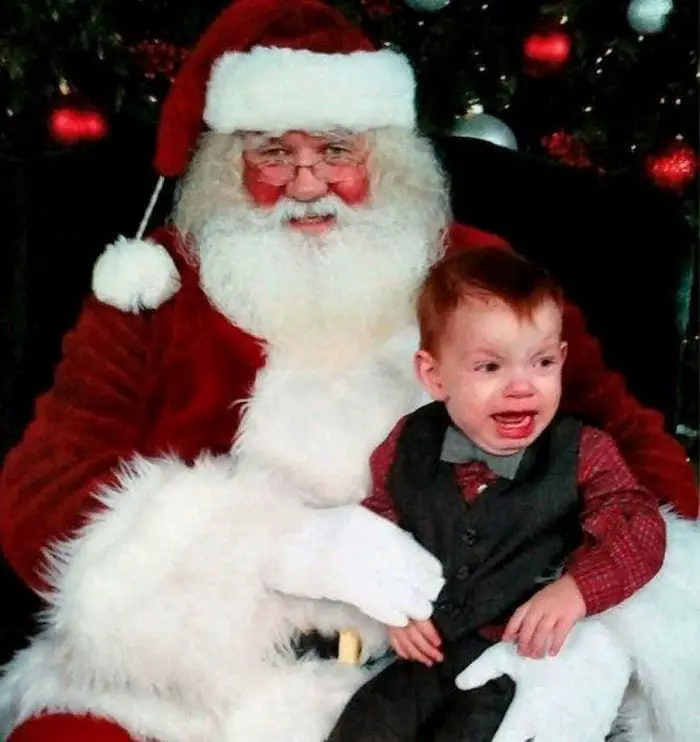 32 Insanely Creepy Santa Claus Photos That May Ruin Your Christmas-25