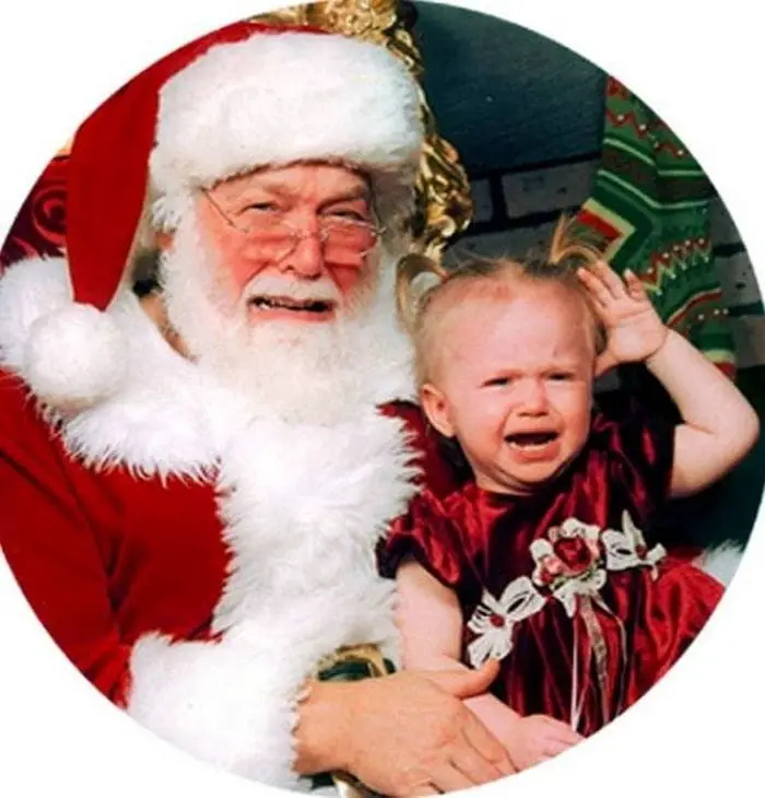 32 Insanely Creepy Santa Claus Photos That May Ruin Your Christmas-28