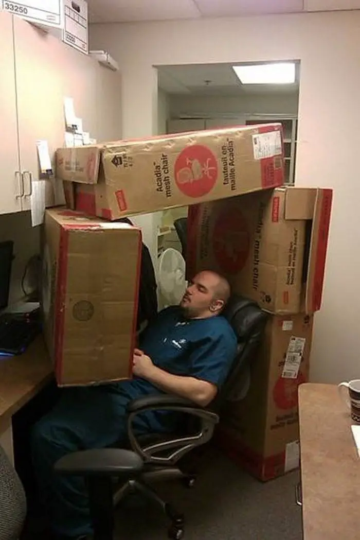 26 Hilarious Photos Reveal Lazy People Sleep Anywhere -03
