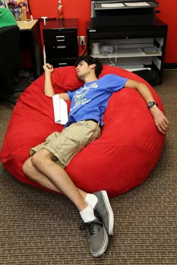 26 Hilarious Photos Reveal Lazy People Sleep Anywhere -20