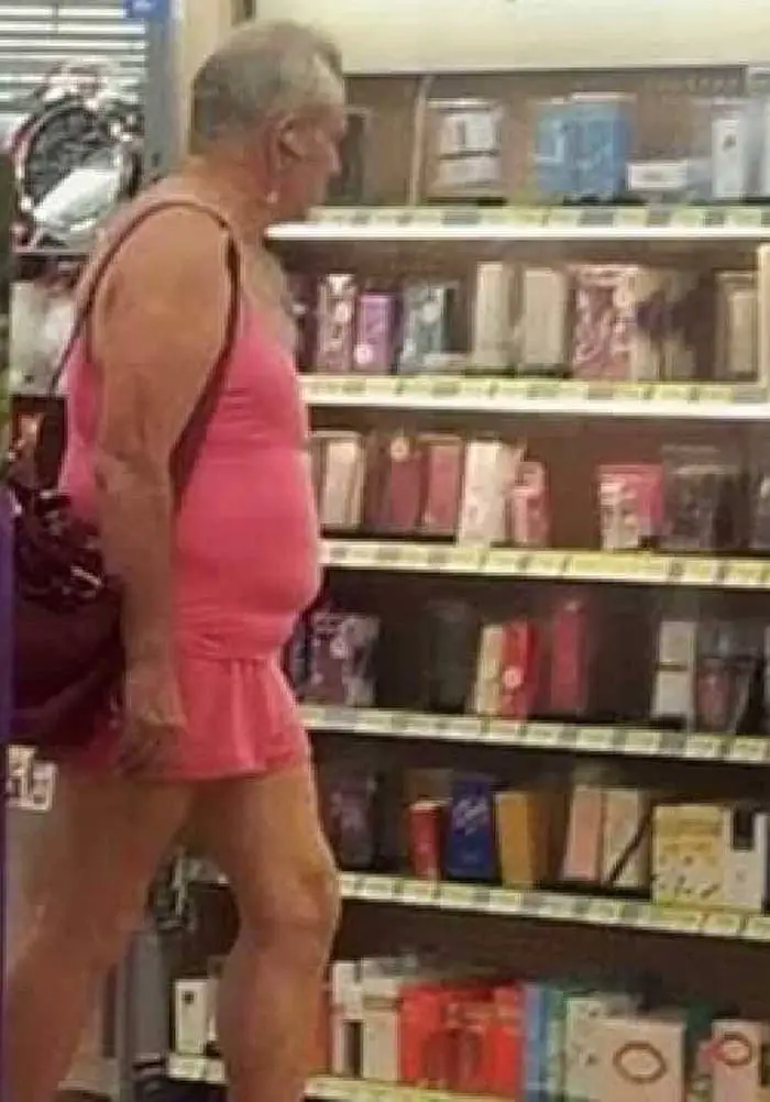 The 35 Funniest People Of Walmart Pictures of All Time -20