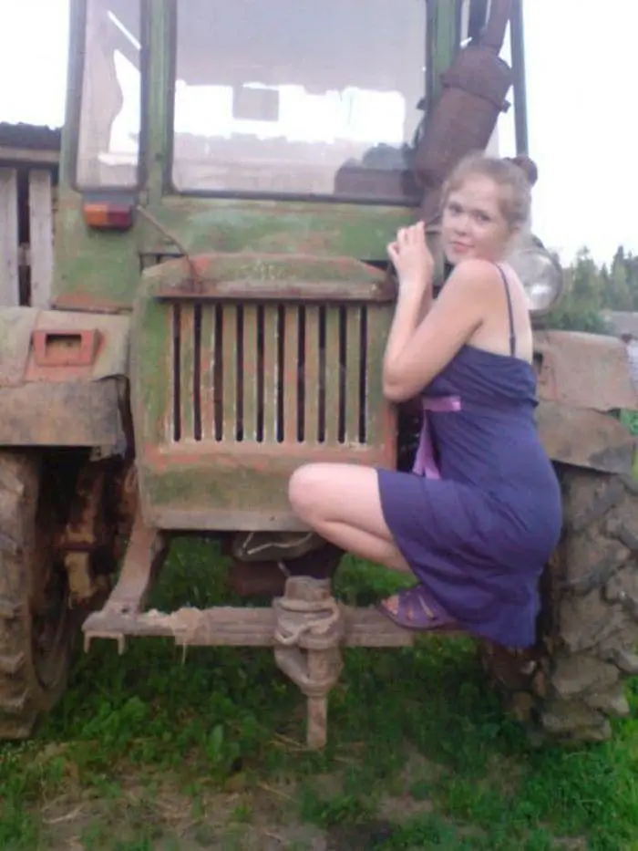 30 Funny Pictures of Russian Girls Who Failed to Look Hot -16