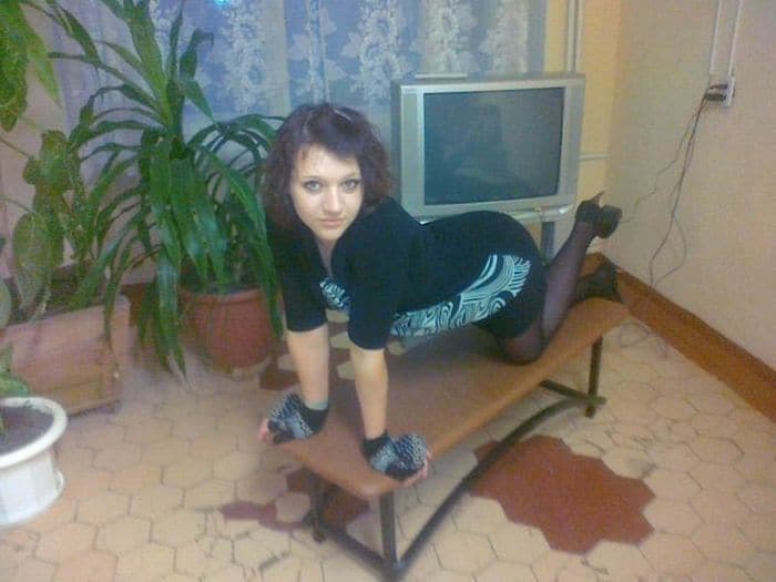 30 Funny Pictures of Russian Girls Who Failed to Look Hot -17