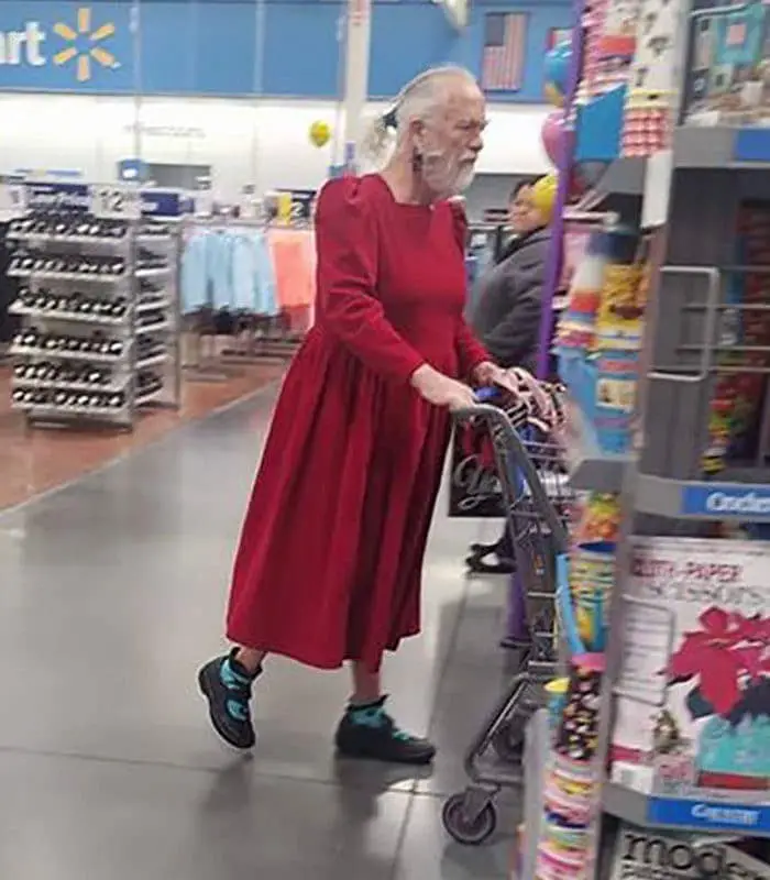 The 24 Weird People of Walmart That Are on Another Level -08