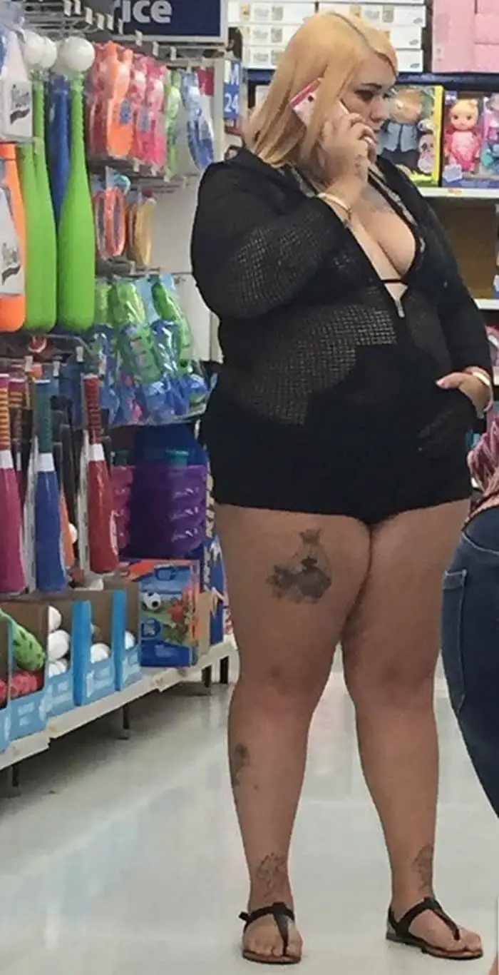 The 24 Weird People of Walmart That Are on Another Level -09