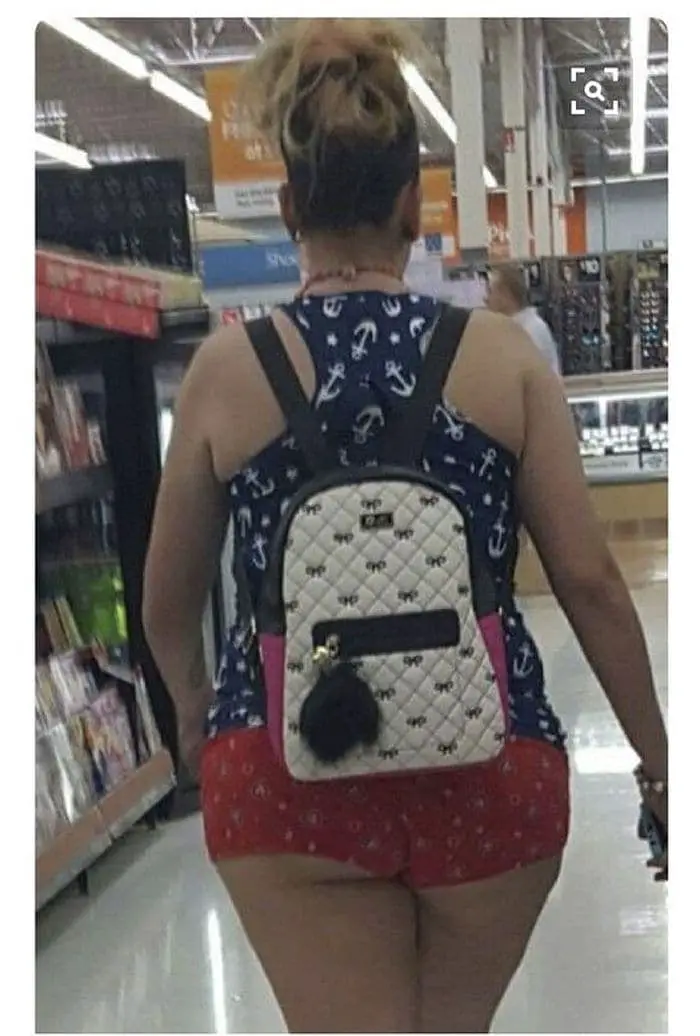 25 Ridiculous People of Walmart You Hope to Never Run Into -11