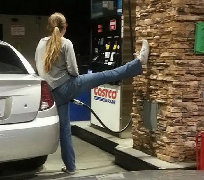 31 Awkward Gas Station Moments That Are Odd And Shocking-28