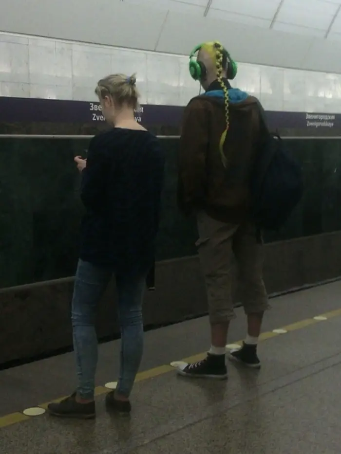 34 Ridiculous Russian Subway Fashion Pics That Are Weird As Hell-06
