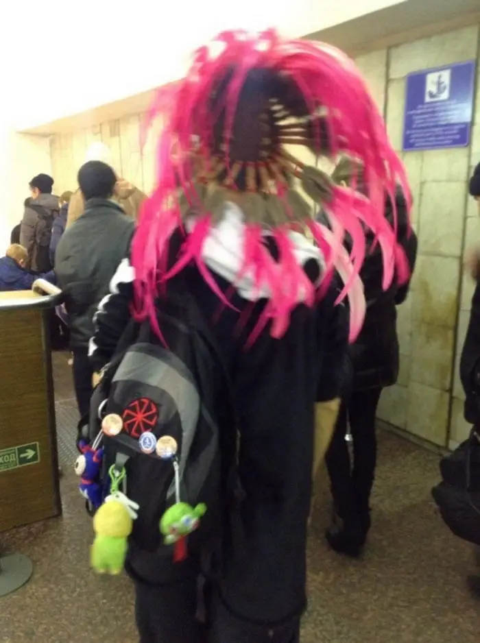 34 Ridiculous Russian Subway Fashion Pics That Are Weird As Hell-25