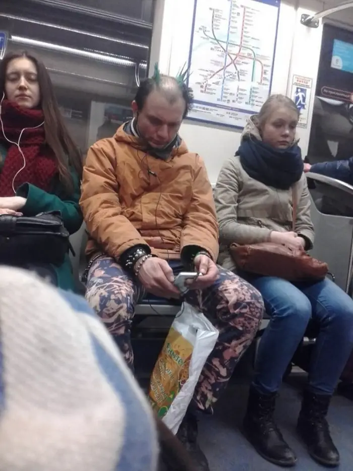 34 Ridiculous Russian Subway Fashion Pics That Are Weird As Hell-29