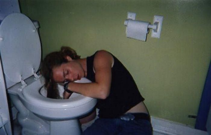 Embarrassing Drunk Girls That Are Too Hilarious To Handle (40 Photos)-01